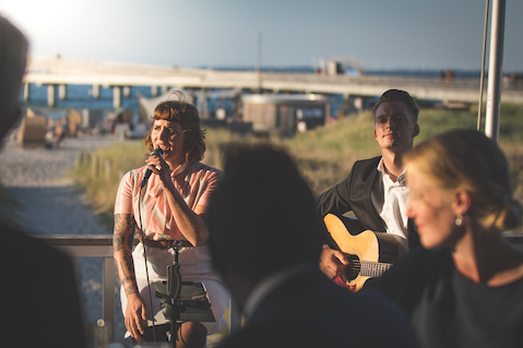 Musiker bei einer Hochzeit im Beach Motel Heiligehafen